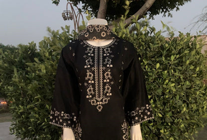 SAME THREAD 3PC COTTON EMBROIDRID WITH PRINTED DUPATTA.