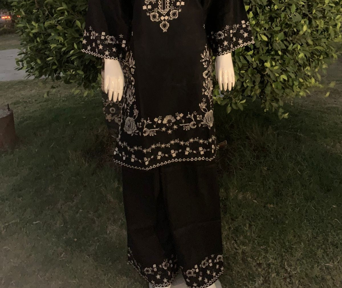 SAME THREAD 3PC COTTON EMBROIDRID WITH PRINTED DUPATTA.
