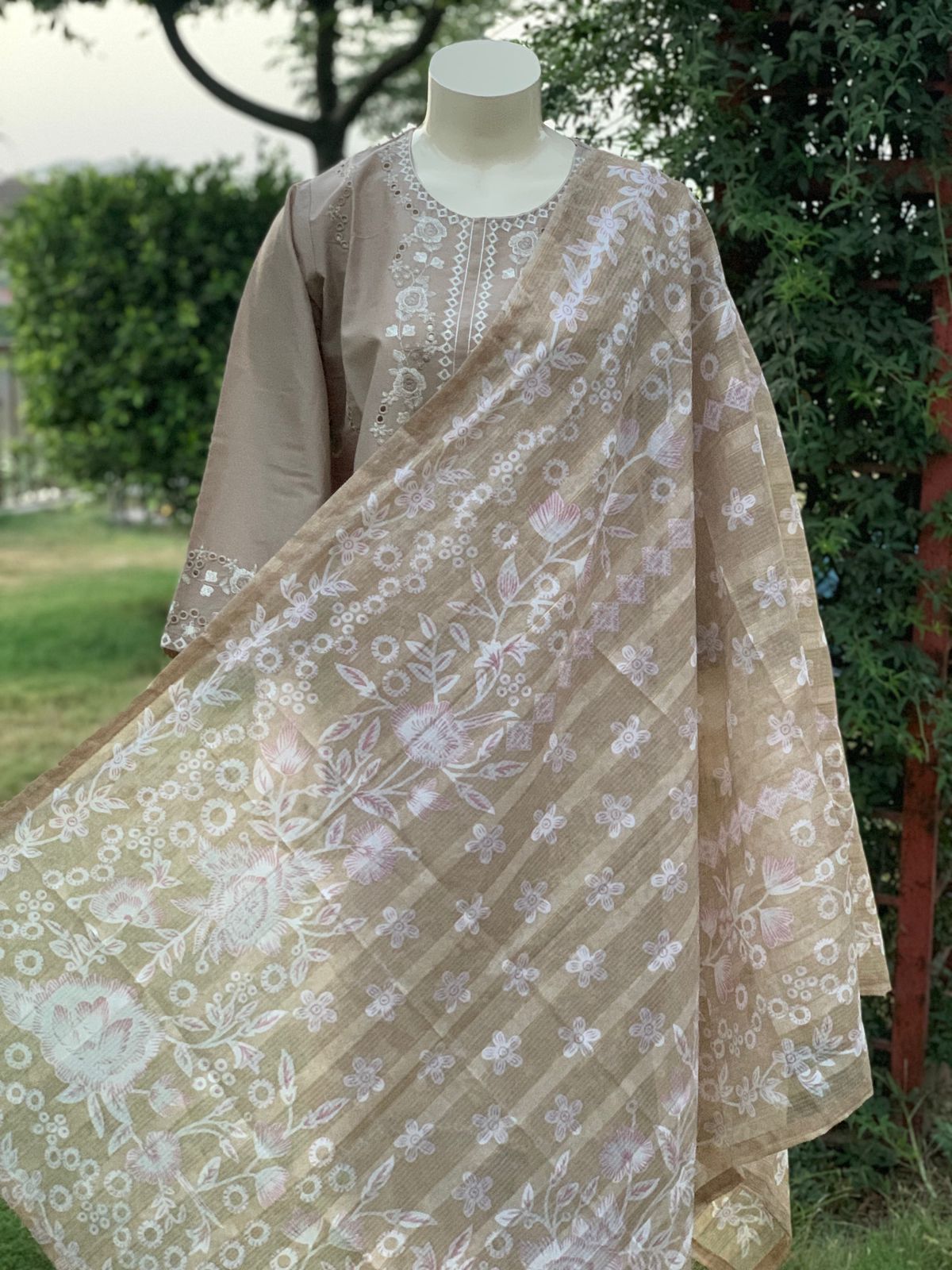 SAME THREAD 3PC COTTON EMBROIDRID WITH PRINTED DUPATTA.