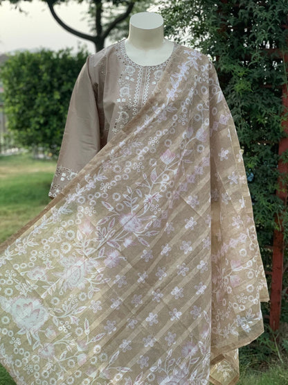 SAME THREAD 3PC COTTON EMBROIDRID WITH PRINTED DUPATTA.