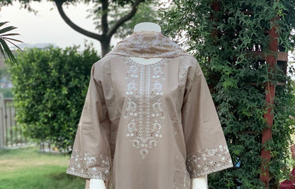 SAME THREAD 3PC COTTON EMBROIDRID WITH PRINTED DUPATTA.