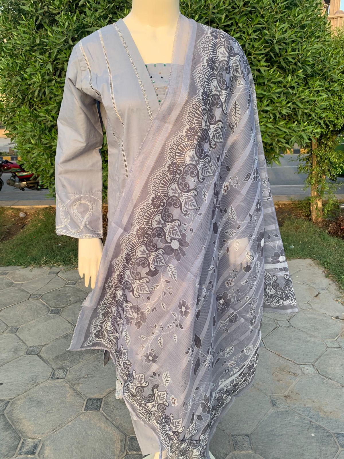 DAMAN BORING 3PC EMBROIDERIED COTTAN  WITH PRINTED DUPPATA.